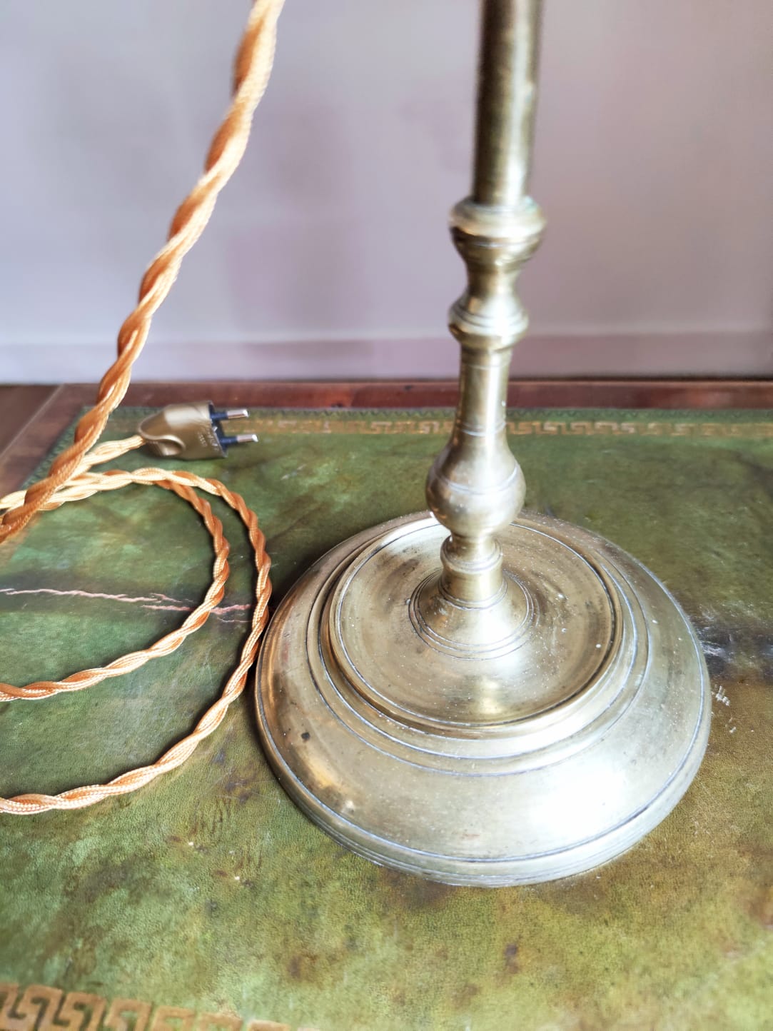 Large Italian-style gold metal lamp H73cm