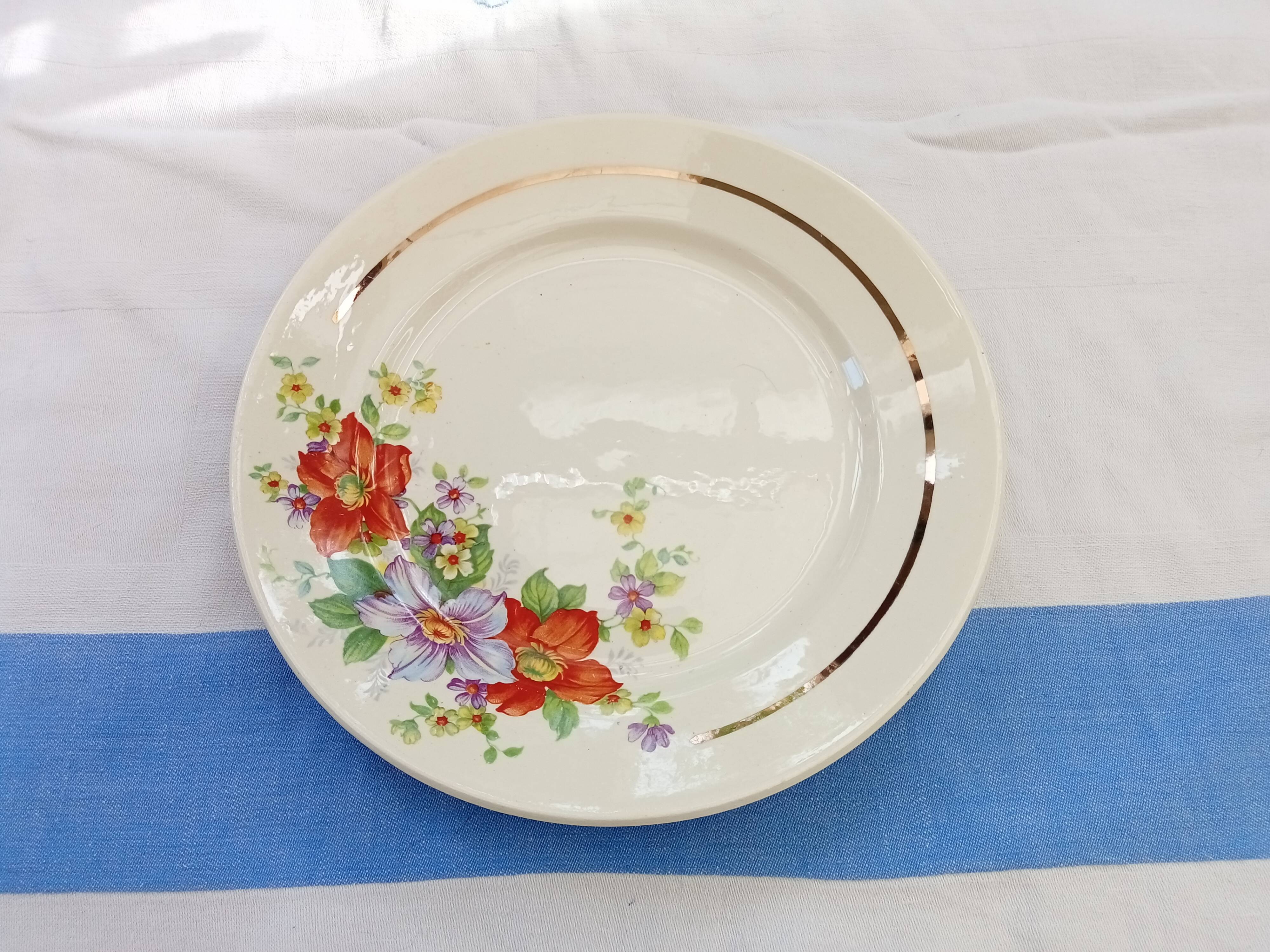 Assorted 6 flower plates