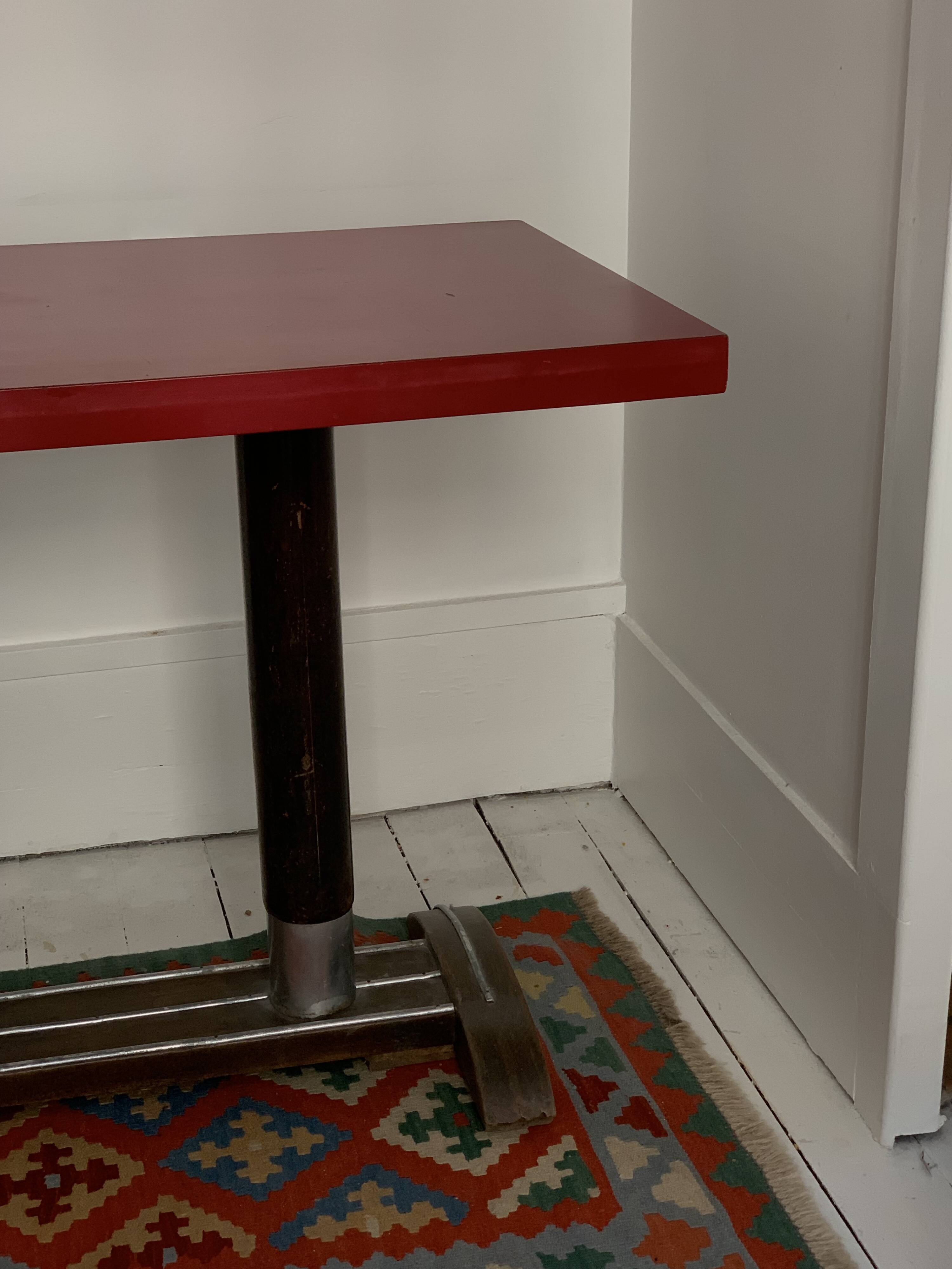 Bistro table in Formica