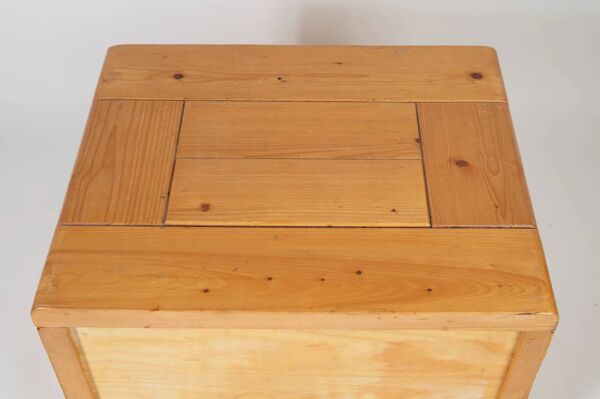 Meuble de rangement, chevet par Charlotte Perriand pour Les Arcs, 1960