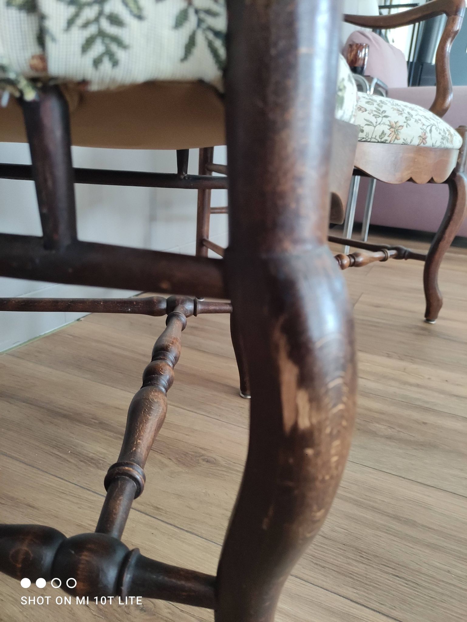 Pair of Provençal armchairs in brown wood and floral fabric.
