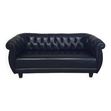 Rotonda sofa designed by Anna Gili originates from the Mastrangelo exposition in 1997 at The Frozen