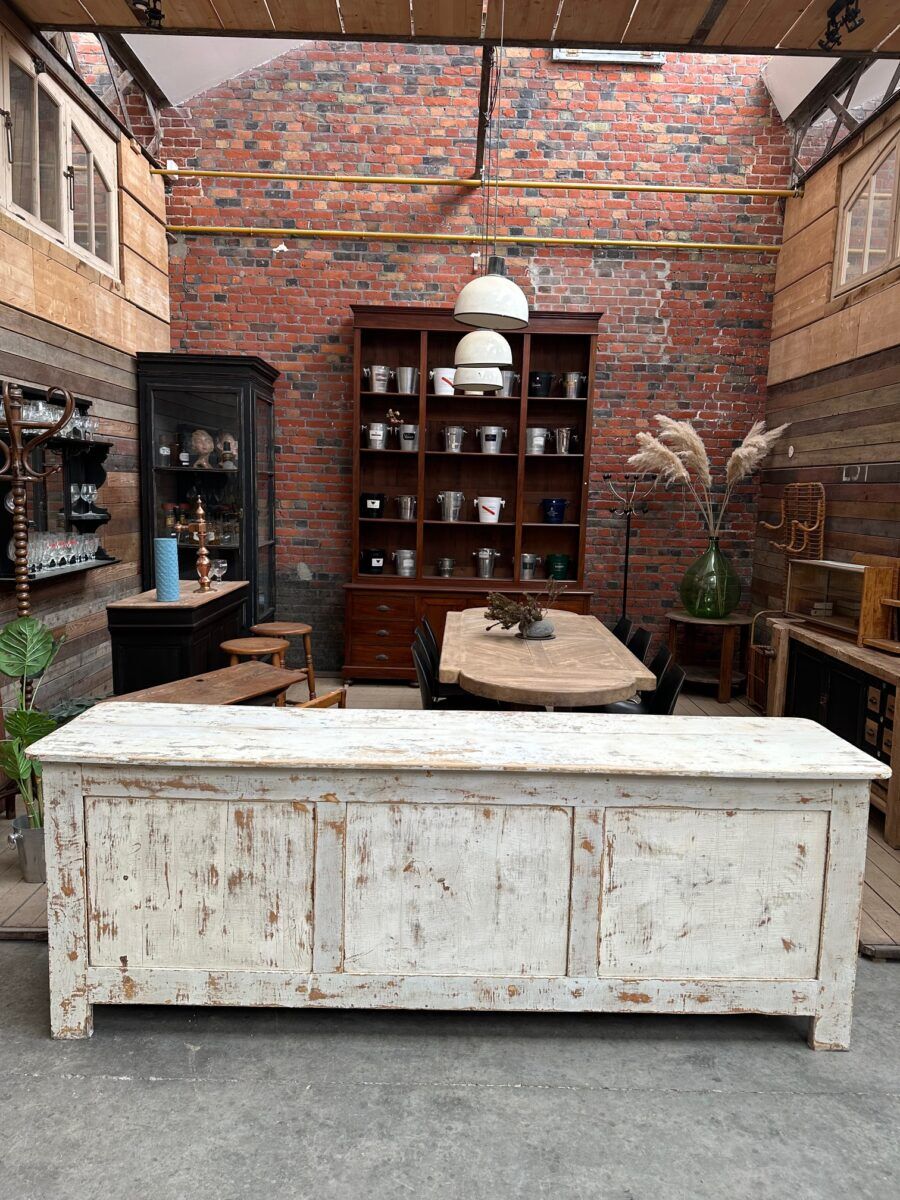 Trading counter early 20th century