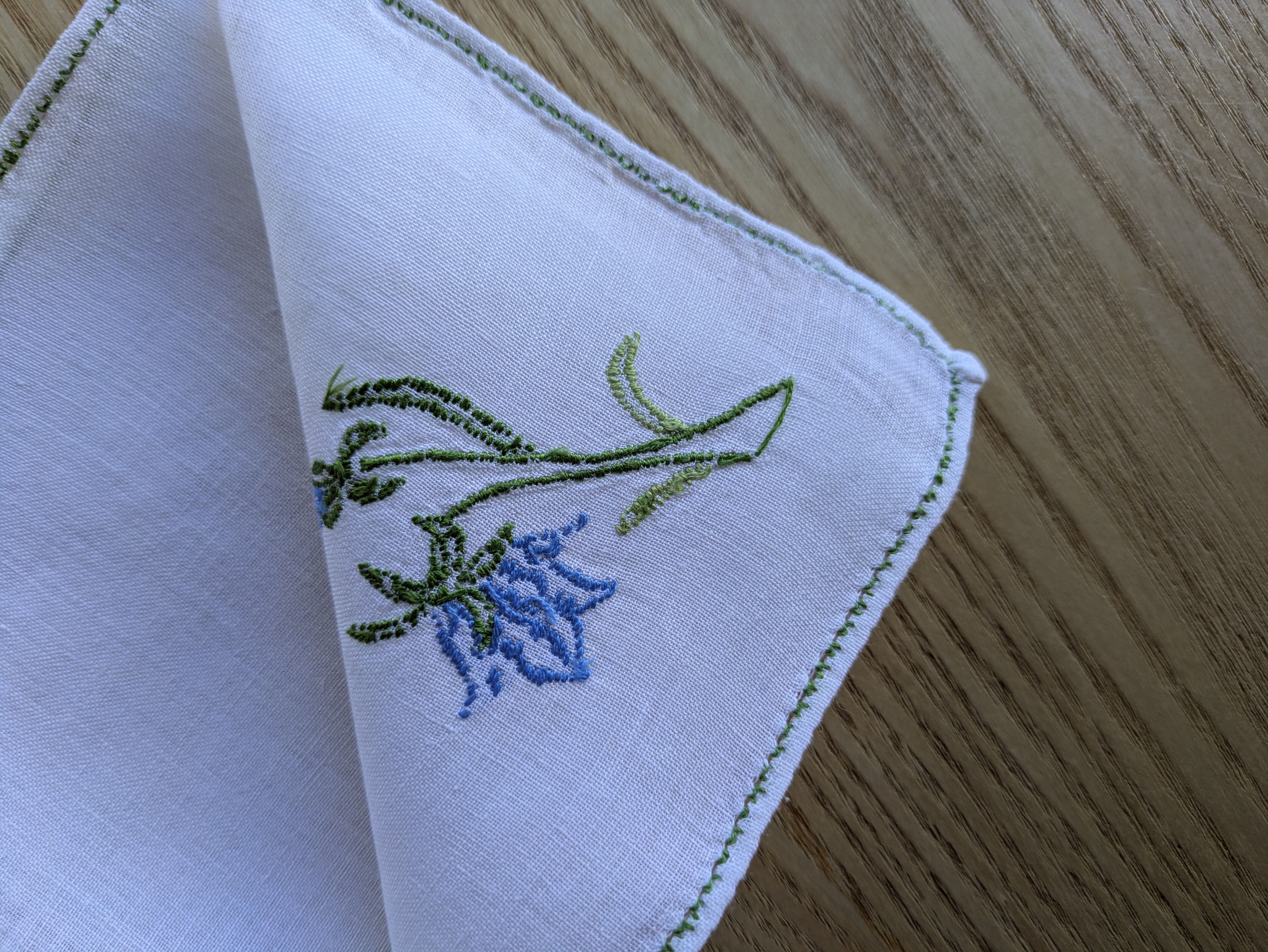Vintage hand-embroidered linen napkin - Blue flower