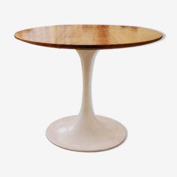 Oval table foot tulip