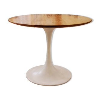 Oval table foot tulip