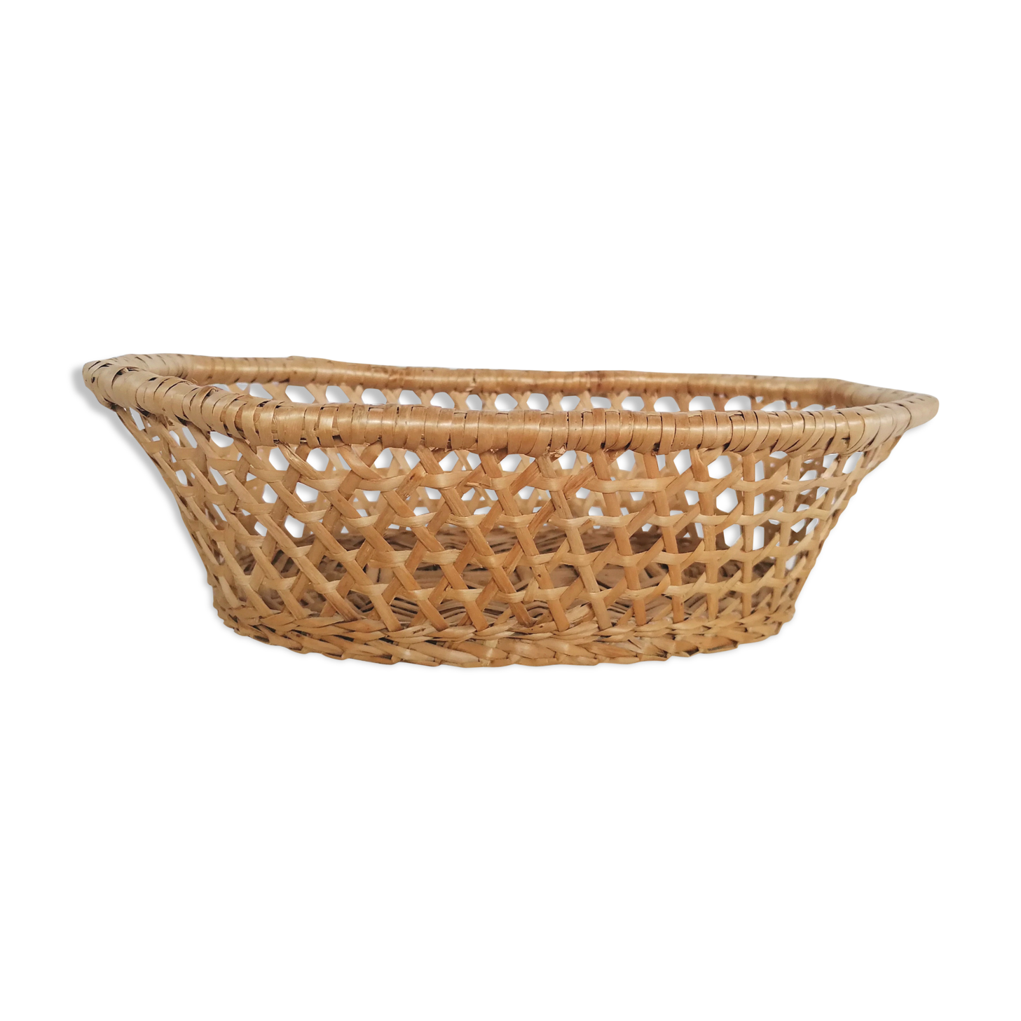 Bread basket in woven wicker canning