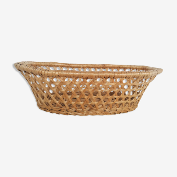 Bread basket in woven wicker canning