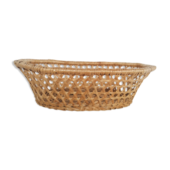 Bread basket in woven wicker canning