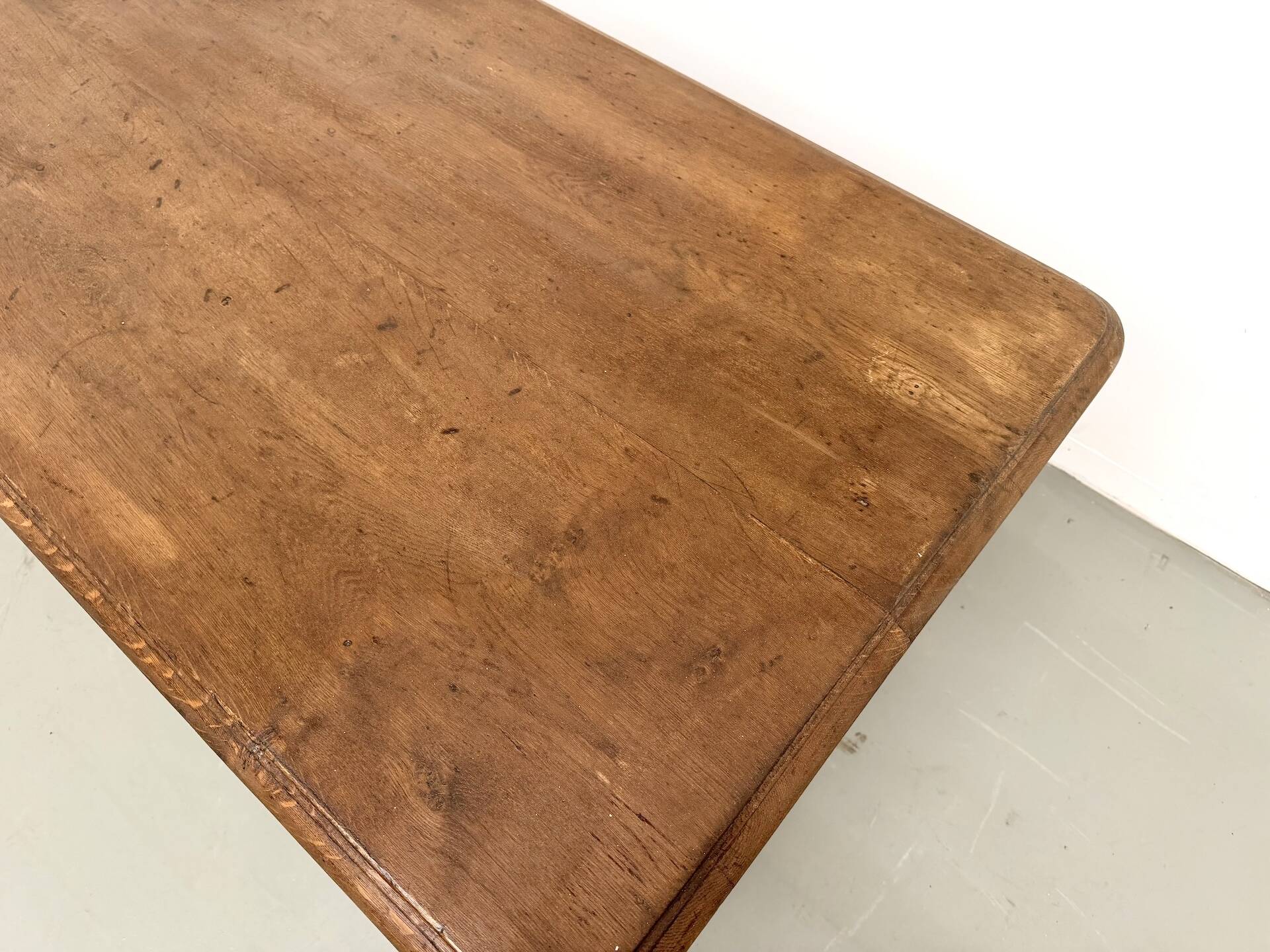 Table en chêne massif à 6 pieds tournés (1900)
