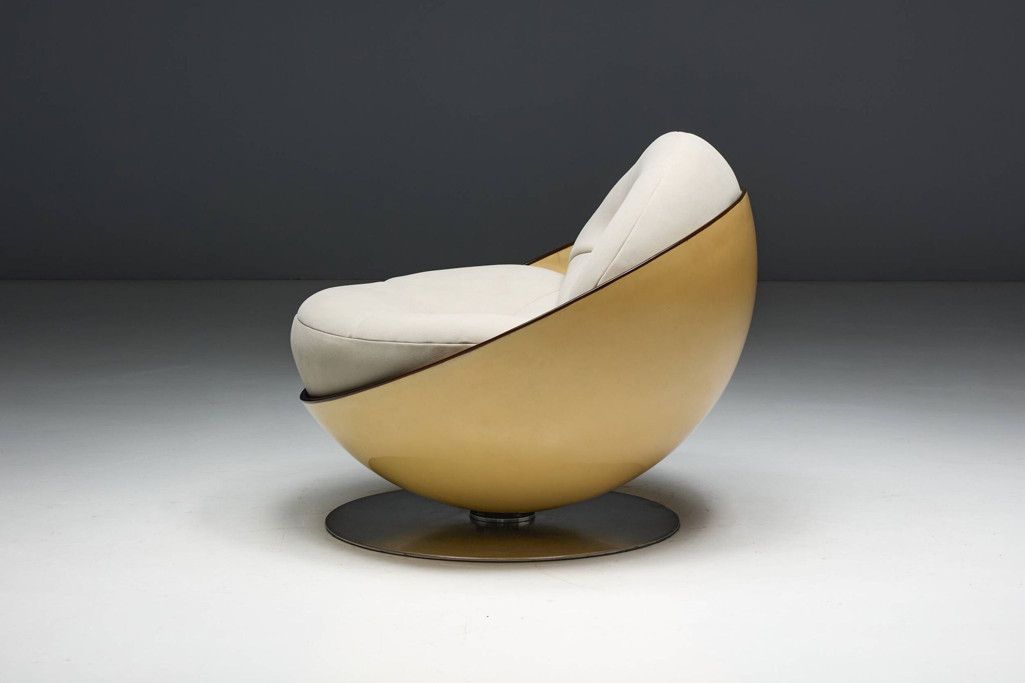 Esfera lounge chairs by Ricardo Fasanello, Brazil, late 1960s