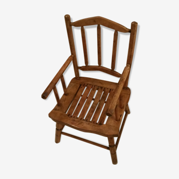 Fauteuil en bois massif ancien pour enfant