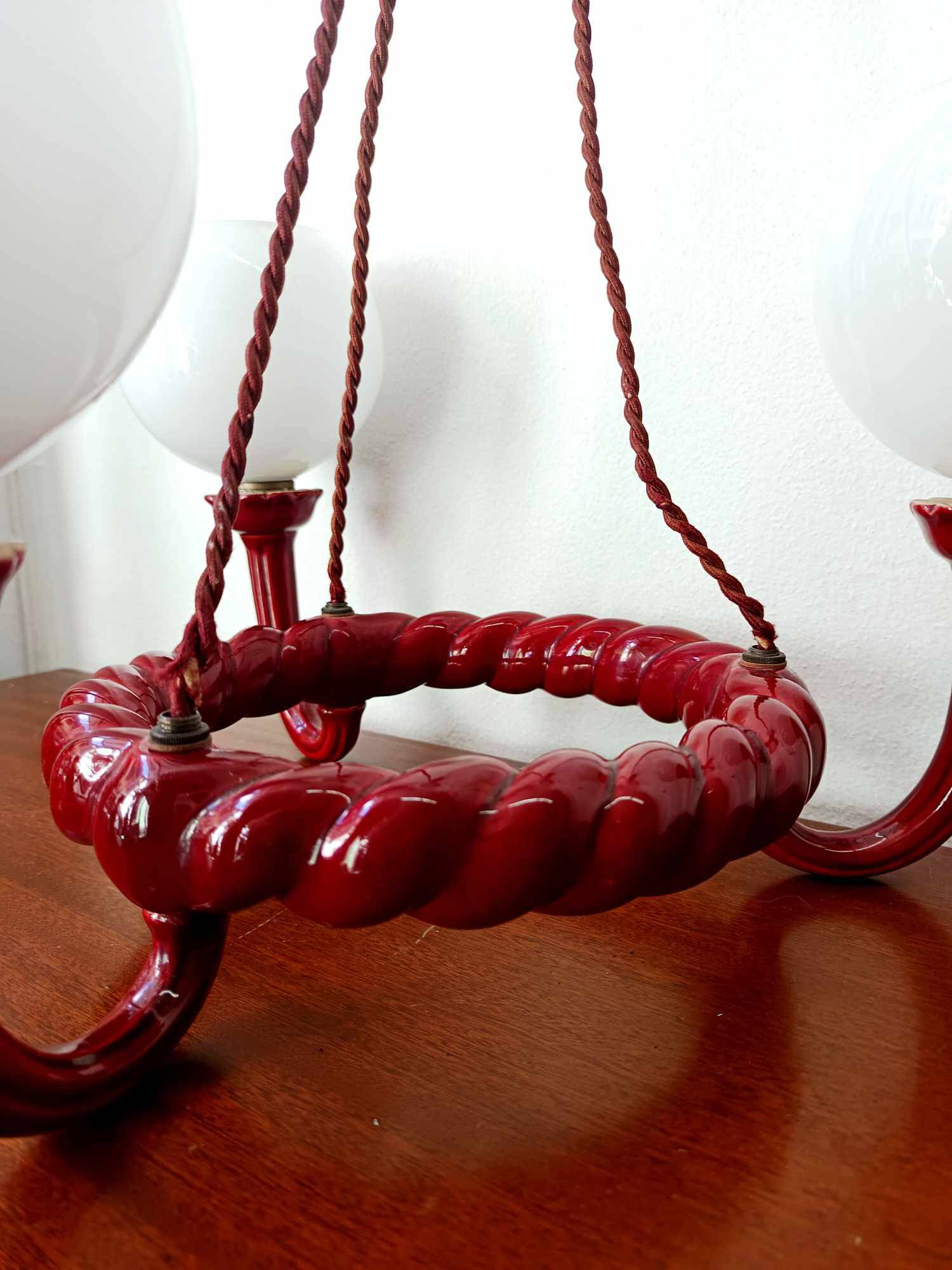 Chandelier in burgundy ceramic and white opaline