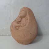 Sculpture mère à l'enfant en terre cuite