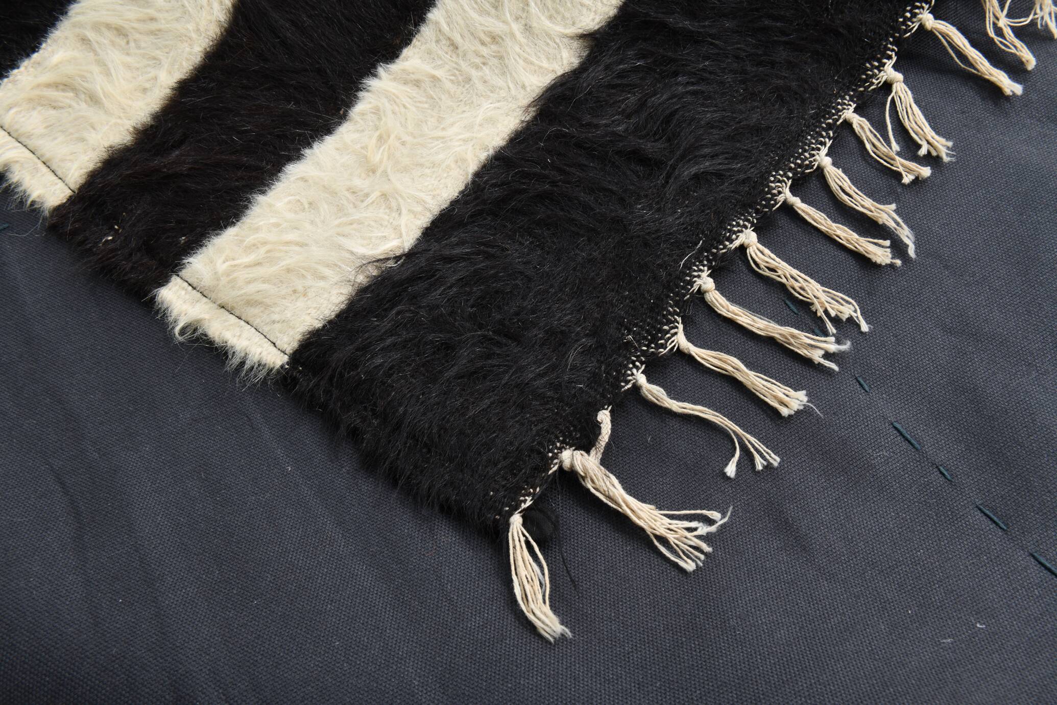 4x7 Cream & Black Angora Kilim Rug, 135x206Cm