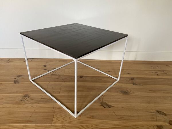 Table basse ou table d'appoint carrée en ardoise.