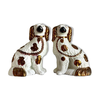 2 chiens, Cavaliers King Charles en faïence Staffordshire, vers 1860