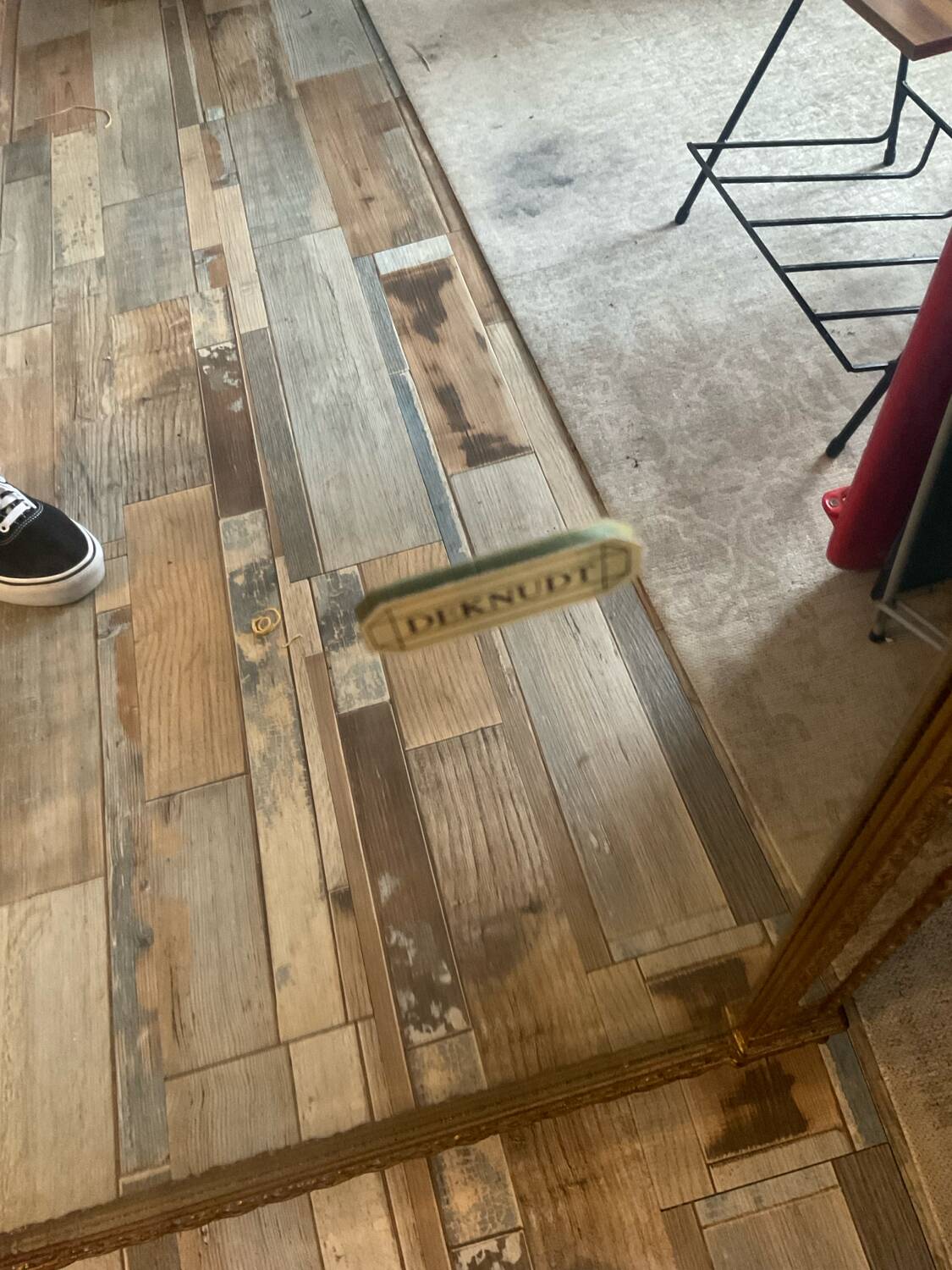 Antique mirror with gilded pediment from Maison Deknudt