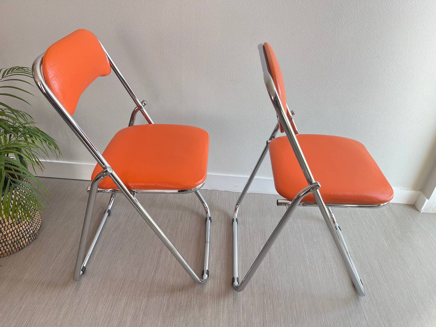 Chaises pliantes vintage chrome / skaï orange Soudexvinyl
