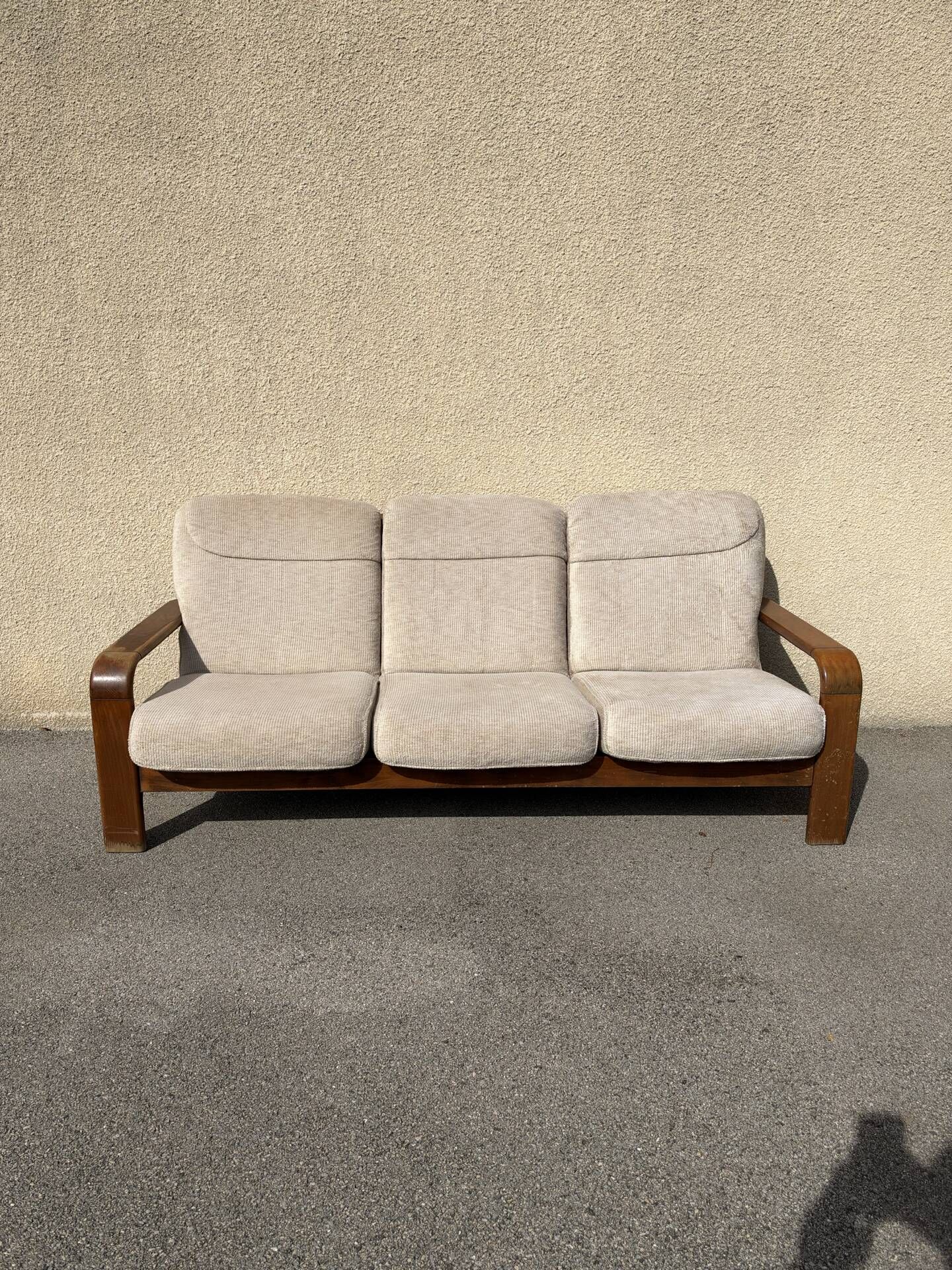 Three-seater sofa in Danish teak from the 1960s.