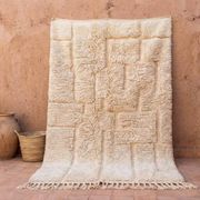 Handmade traditional Berber rug in natural wool, size 1.5/2.5 m.
