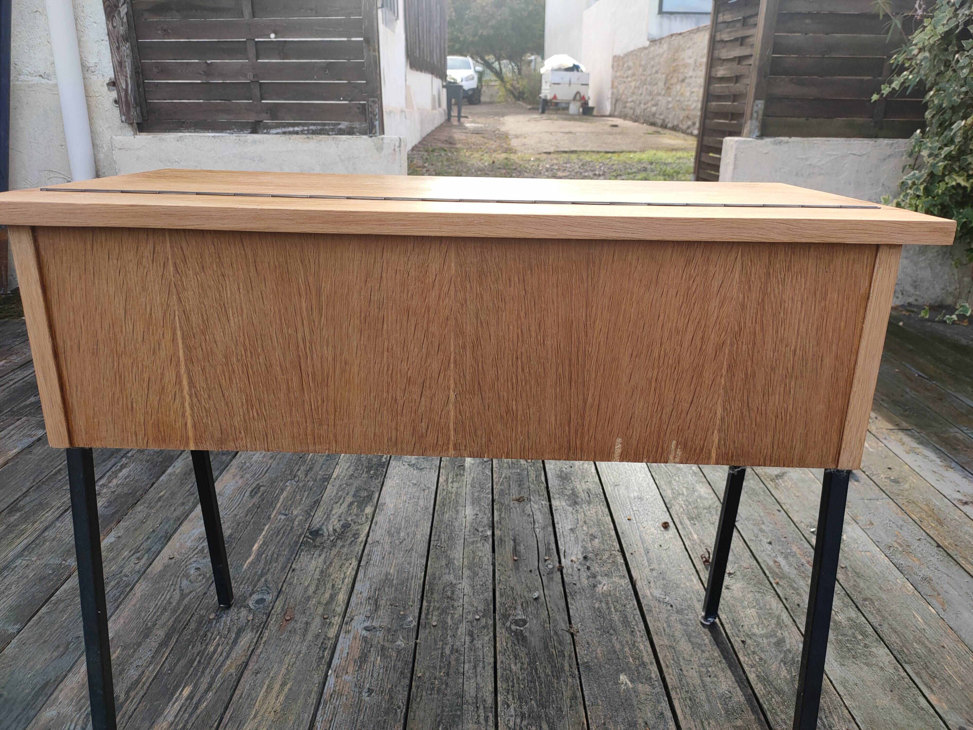 Travailleuse,table à couture