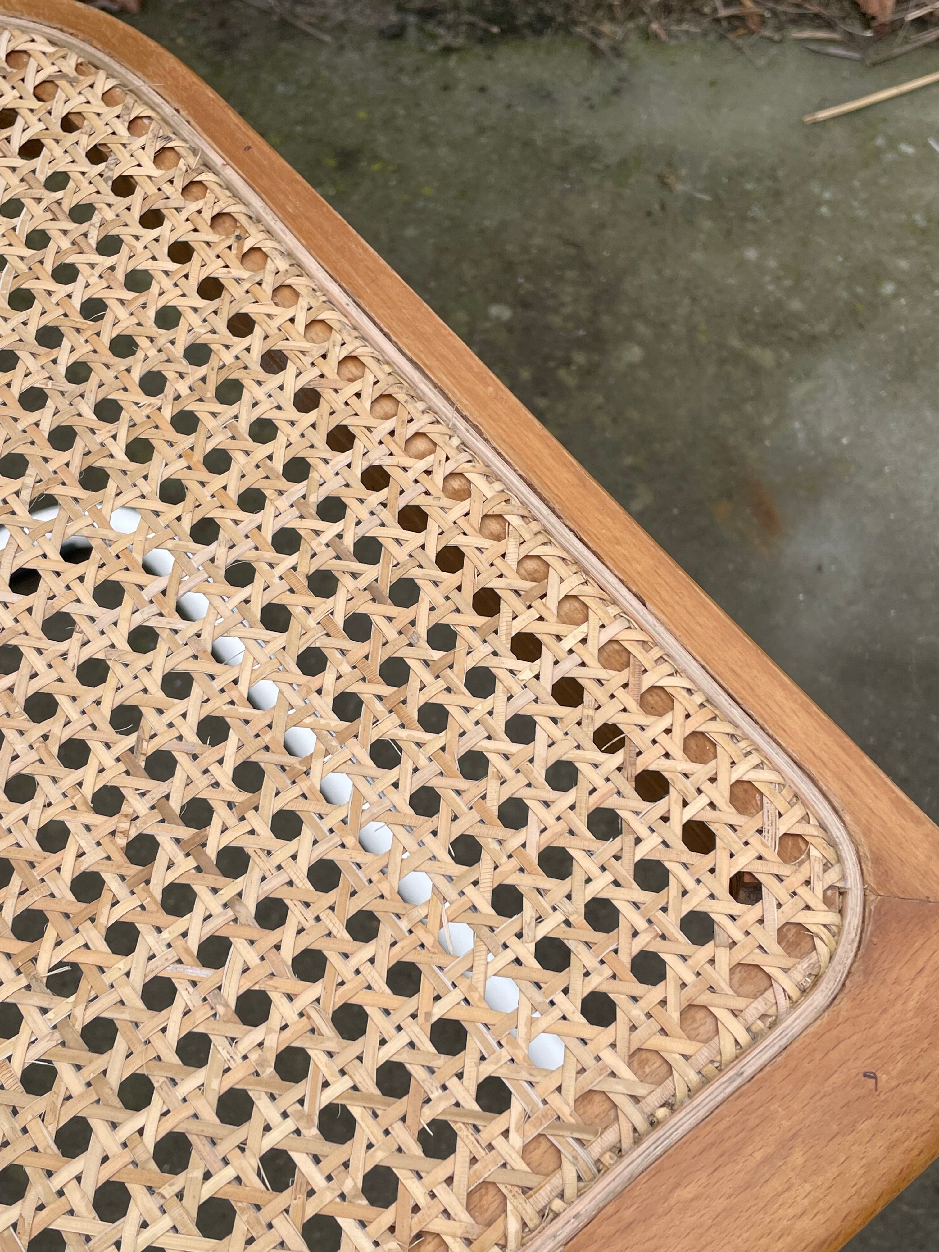 Chaise Cesca modèle b32 en blanc et bois par Marcel Breuer