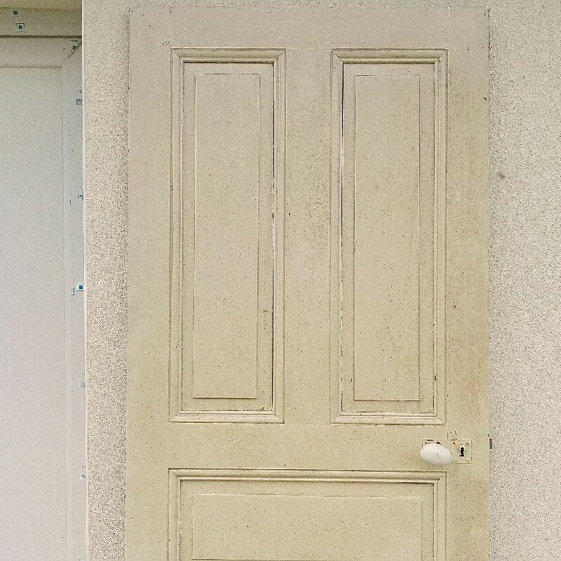 Old interior door wood painted vintage porcelain handle N°1