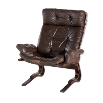 Leather lounge chair