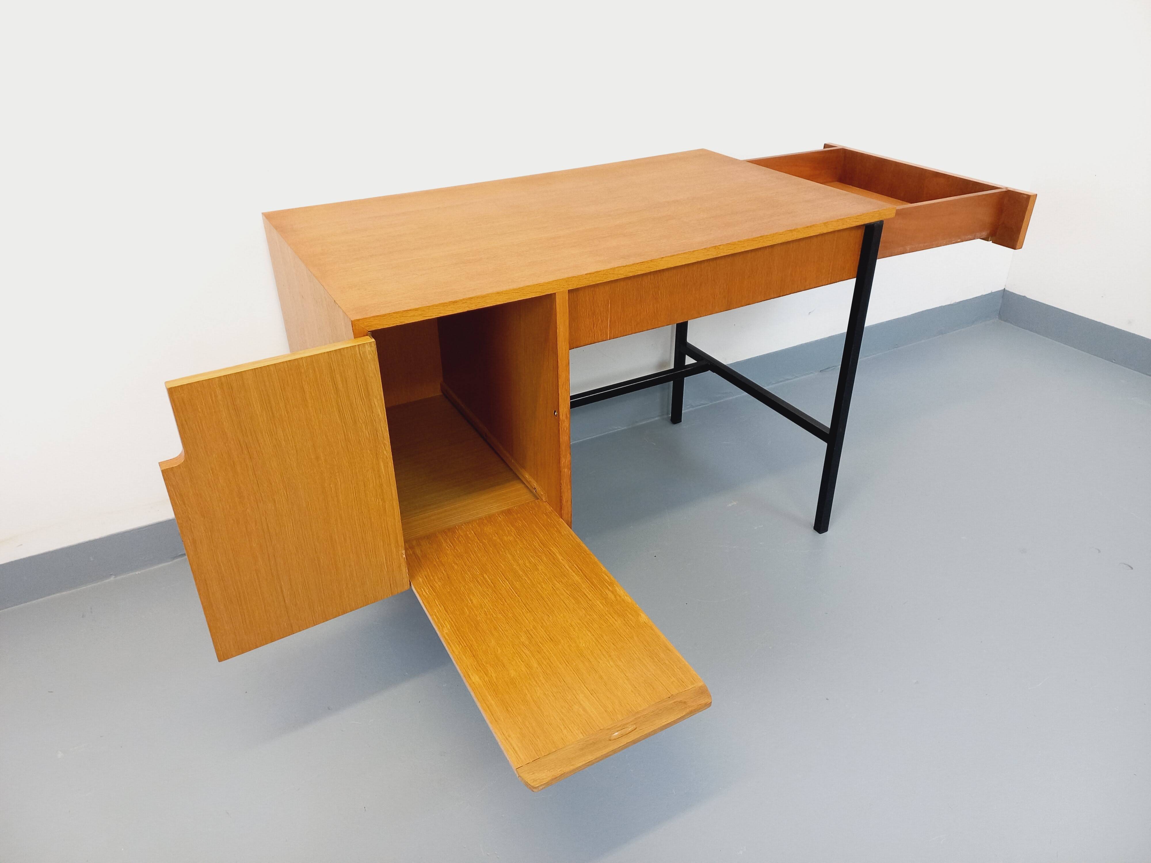 Bureau moderniste vintage Multitable par Jacques Hitier en bois de chêne