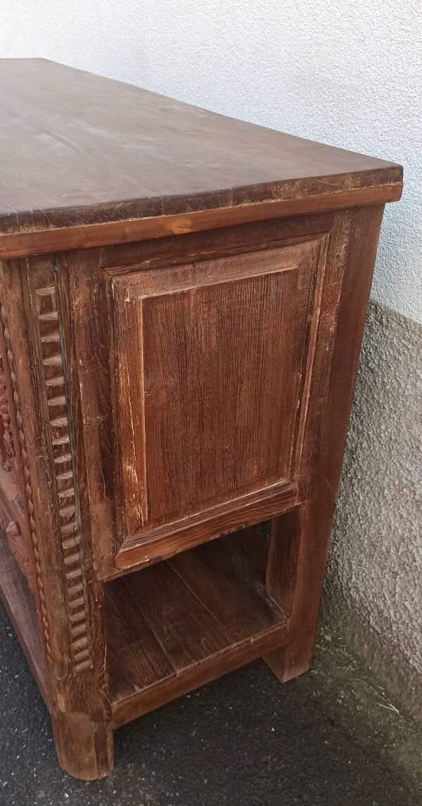 Coffre haut ancien en bois