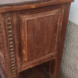Coffre haut ancien en bois