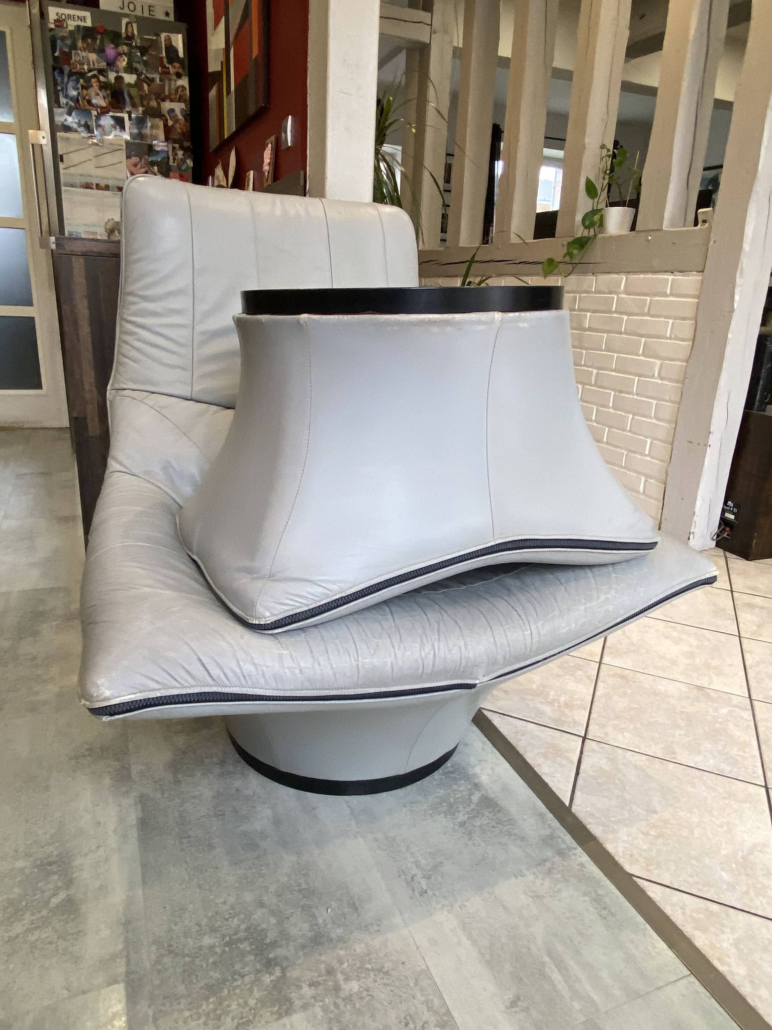 Swivel lounge chair ottoman footrest leather Mantis Gerard Van den Ber