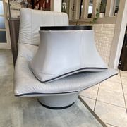 Swivel lounge chair ottoman footrest leather Mantis Gerard Van den Ber
