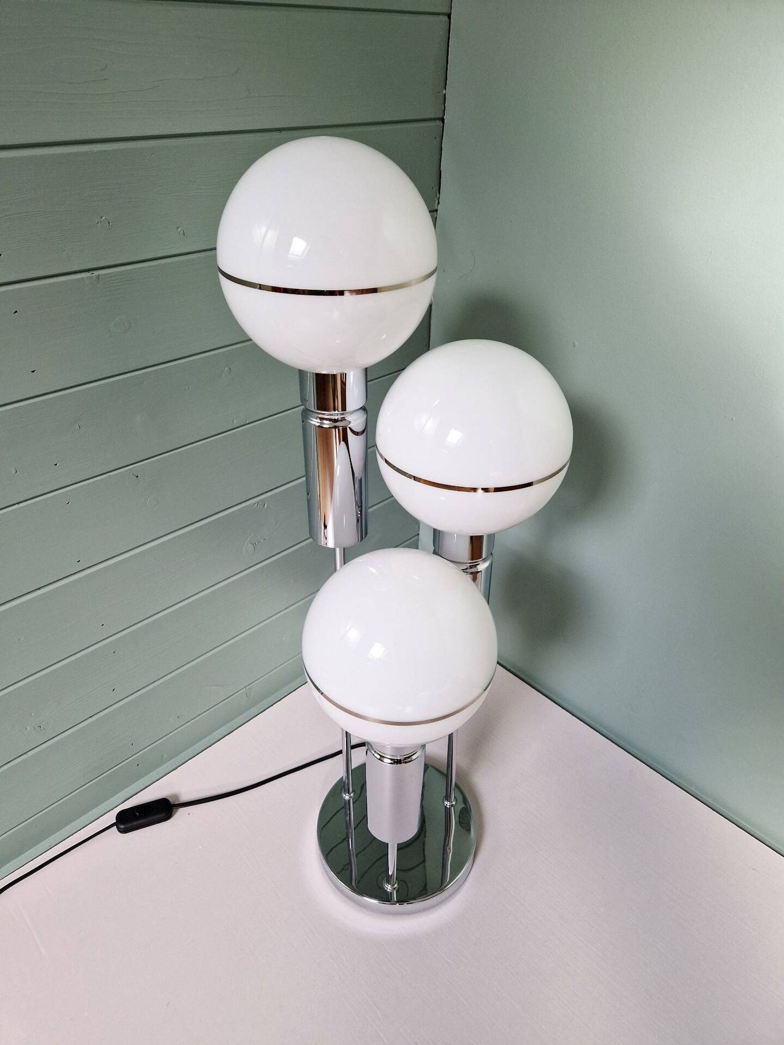 Lampe Space en métal chromé et globe en opaline, 1970