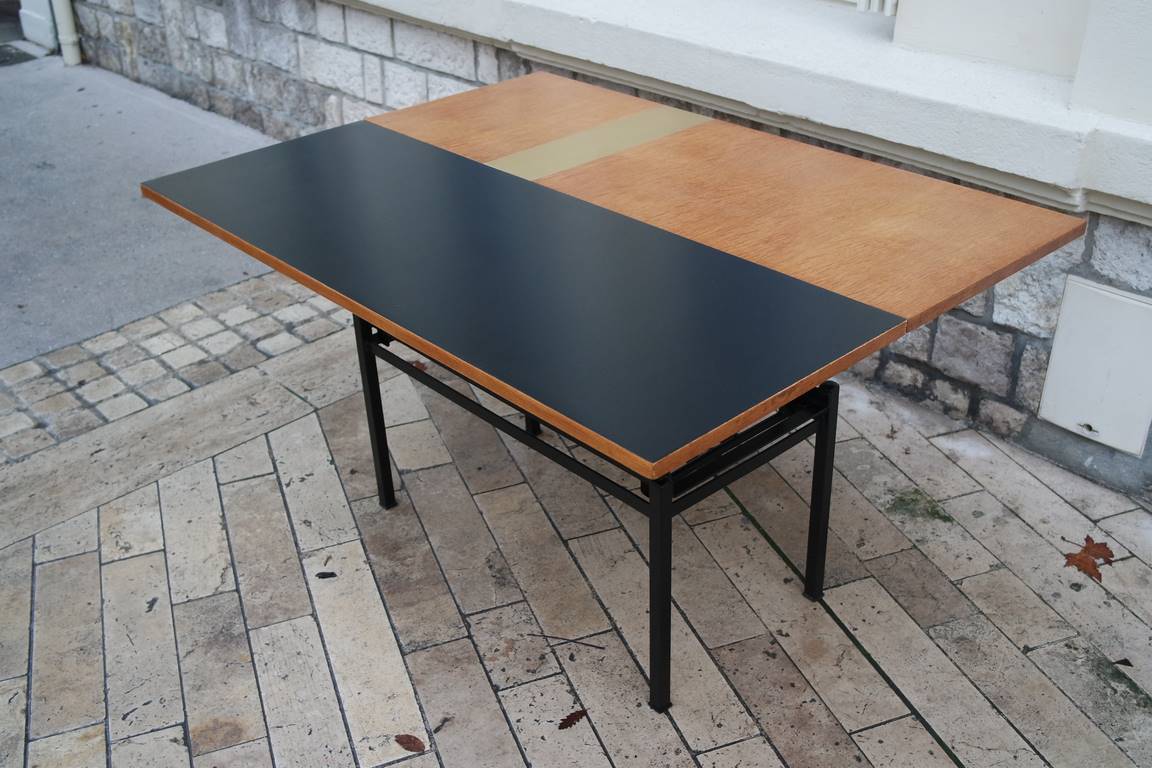 Table goes up and down