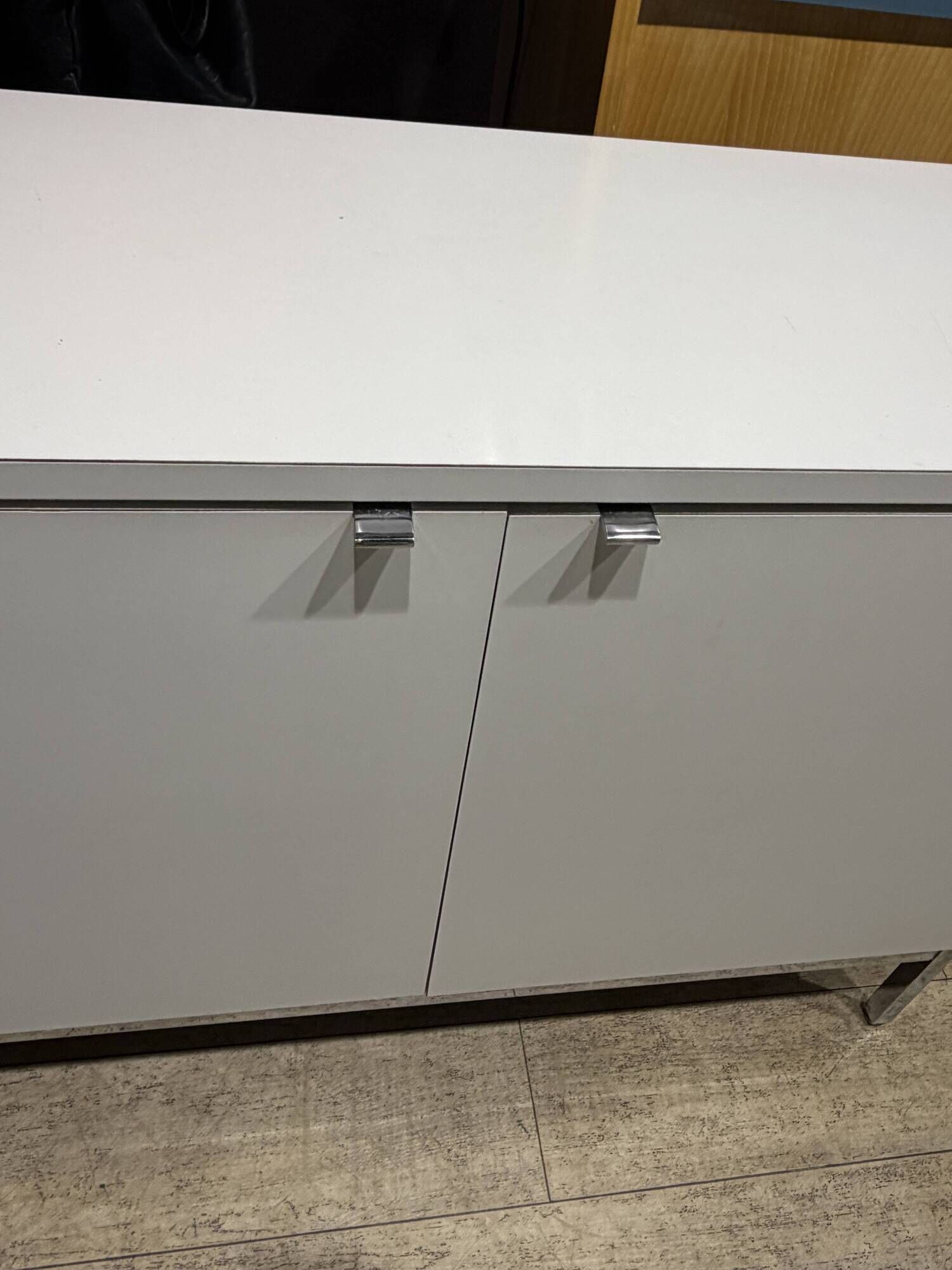 Enfilade Florence Knoll édition Knoll en bois blanc 4 portes