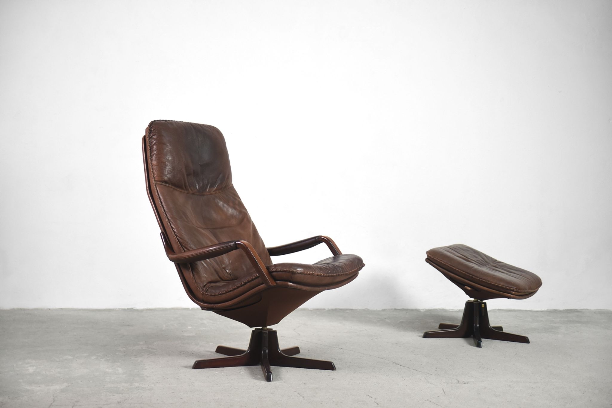 Danish patinated leather adjustable easy chair and ottoman by Berg Furniture, 1970s