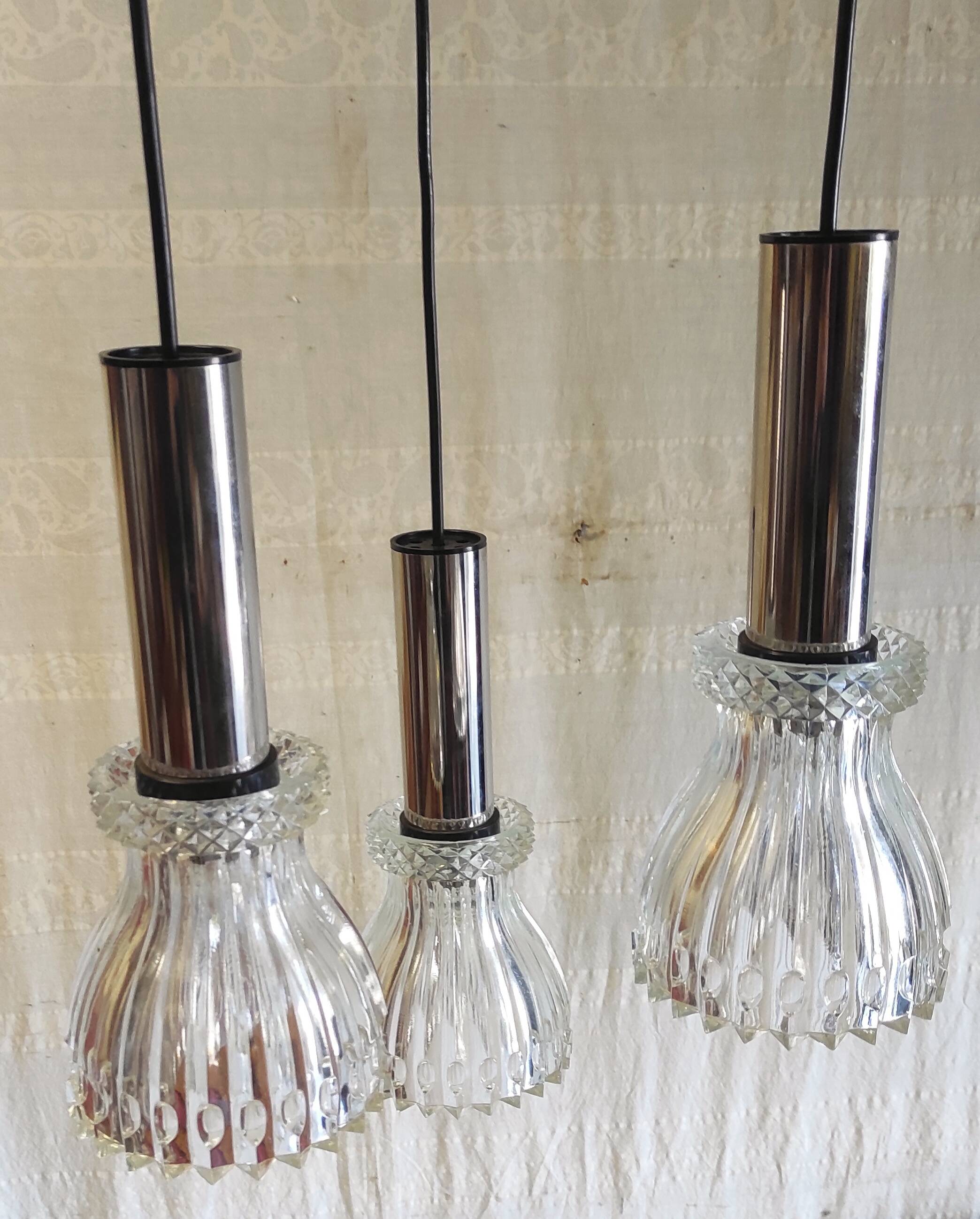 Suspension cascade 3 lights in chrome metal and crystal - mid 20th century.