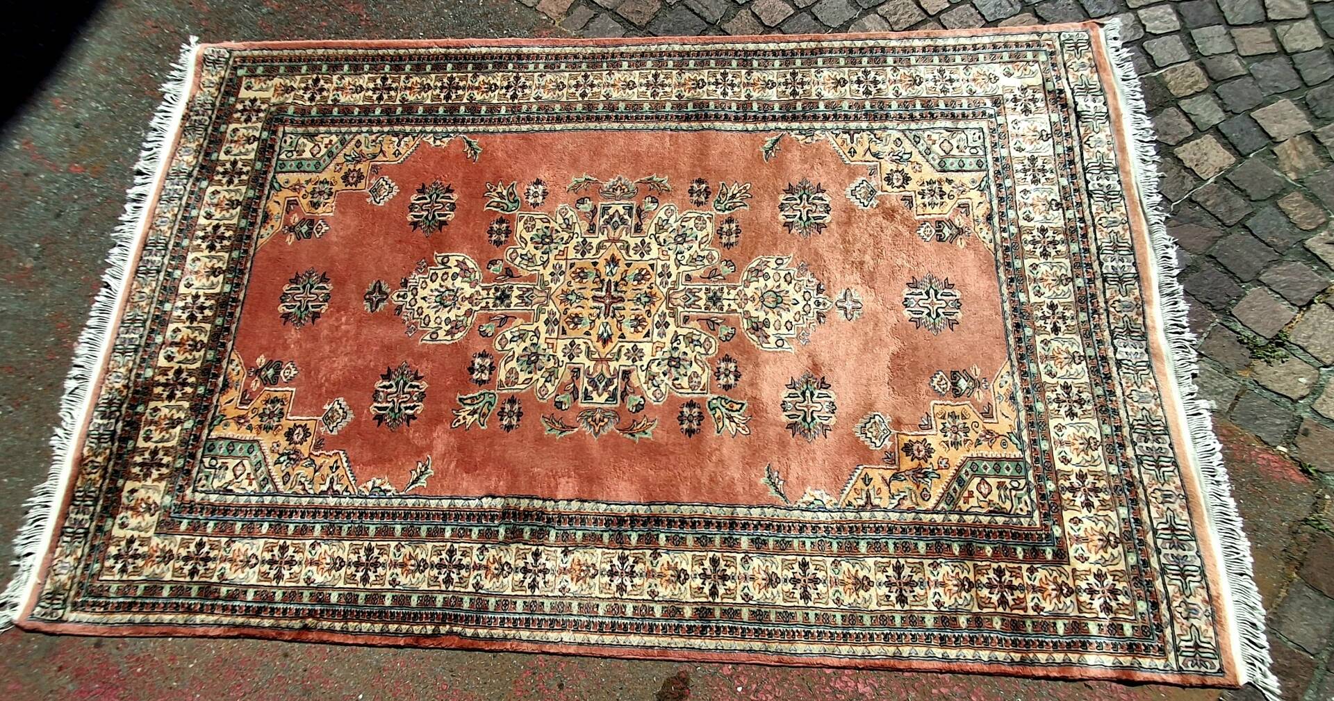 Tapis d'orient, grande taille 285 x 185 cm, signé