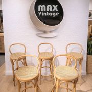 Ensemble de 5 tabourets style Thonet en bois courbé et paille de Vienne des années 70.