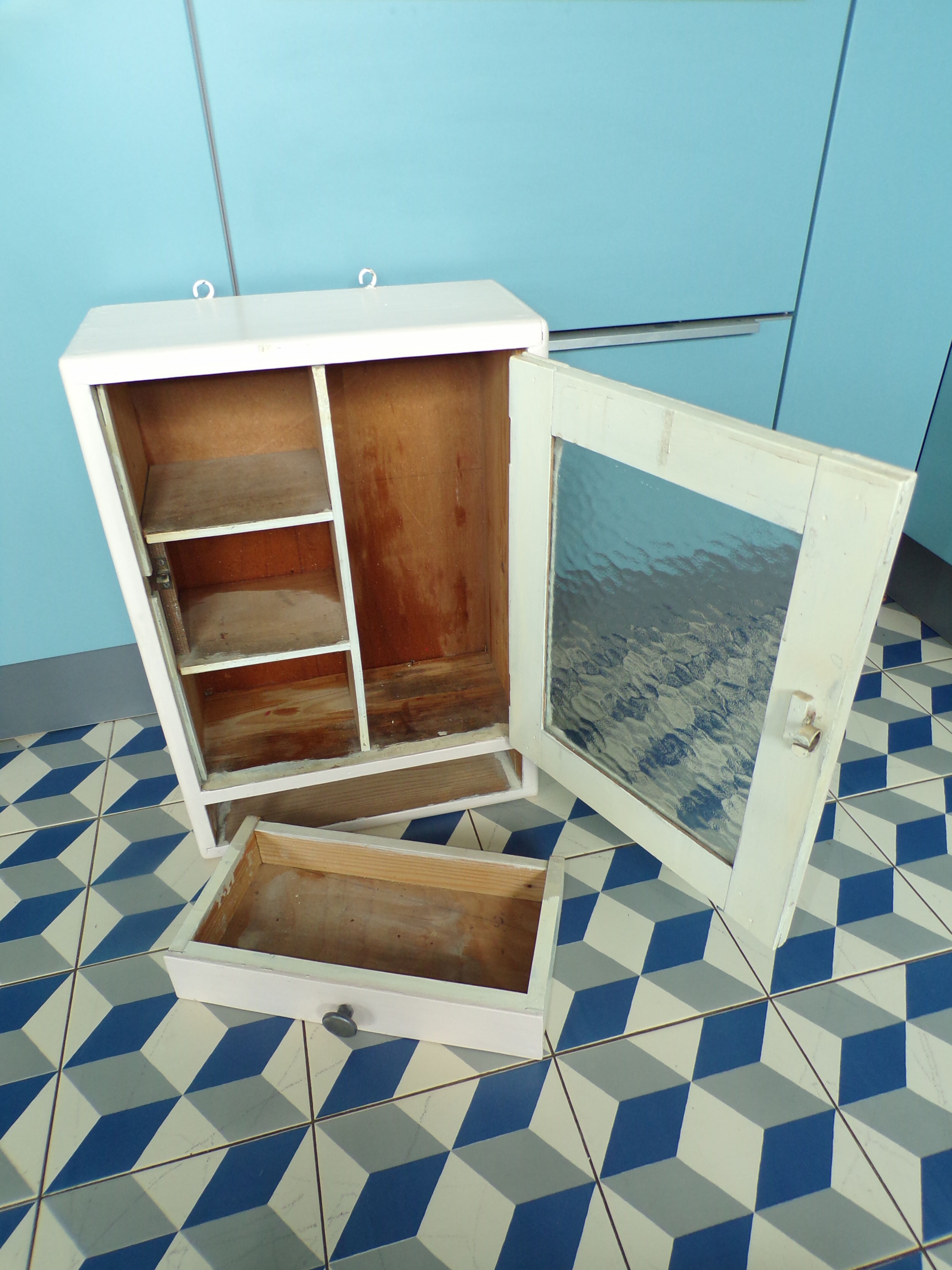 1950 wall medicine cabinet