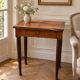 Table d’appoint marquetée avec miroir escamotable – XIXe siècle