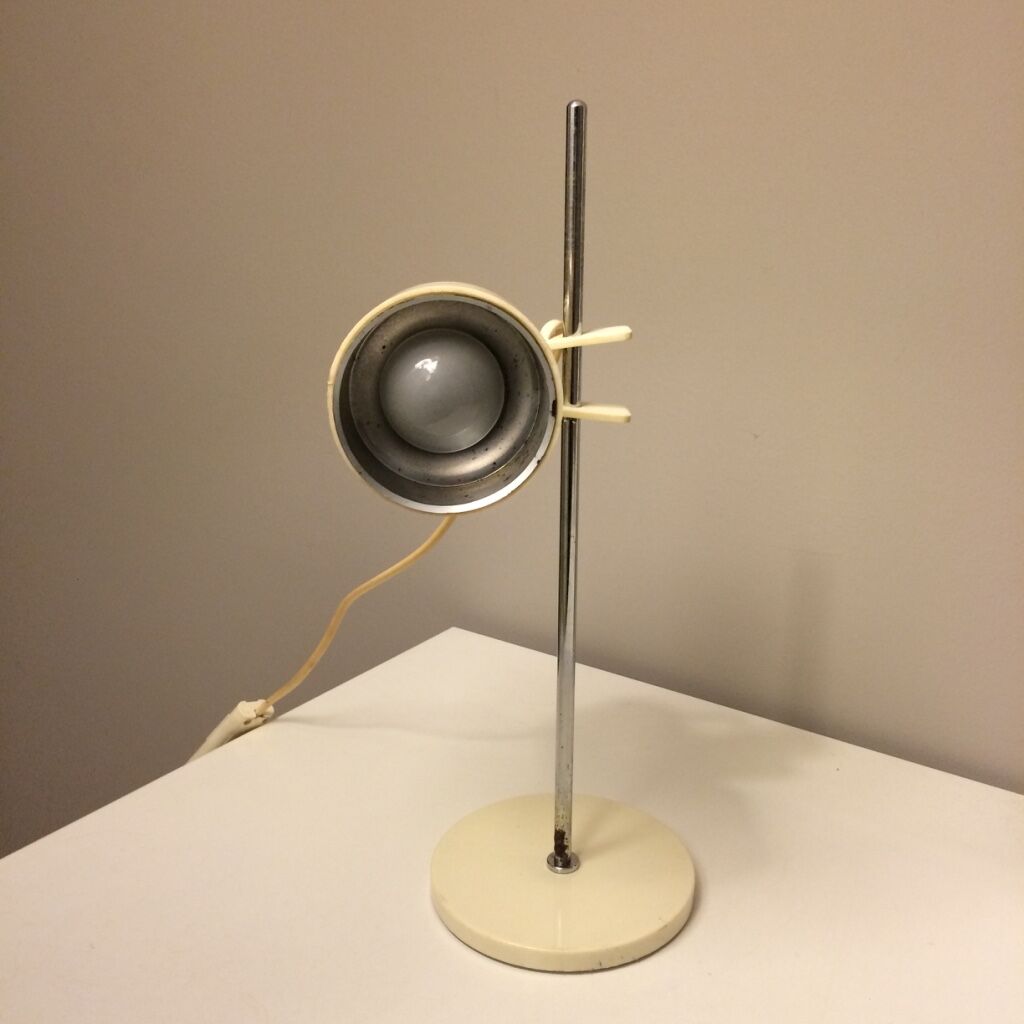 Desk lamp