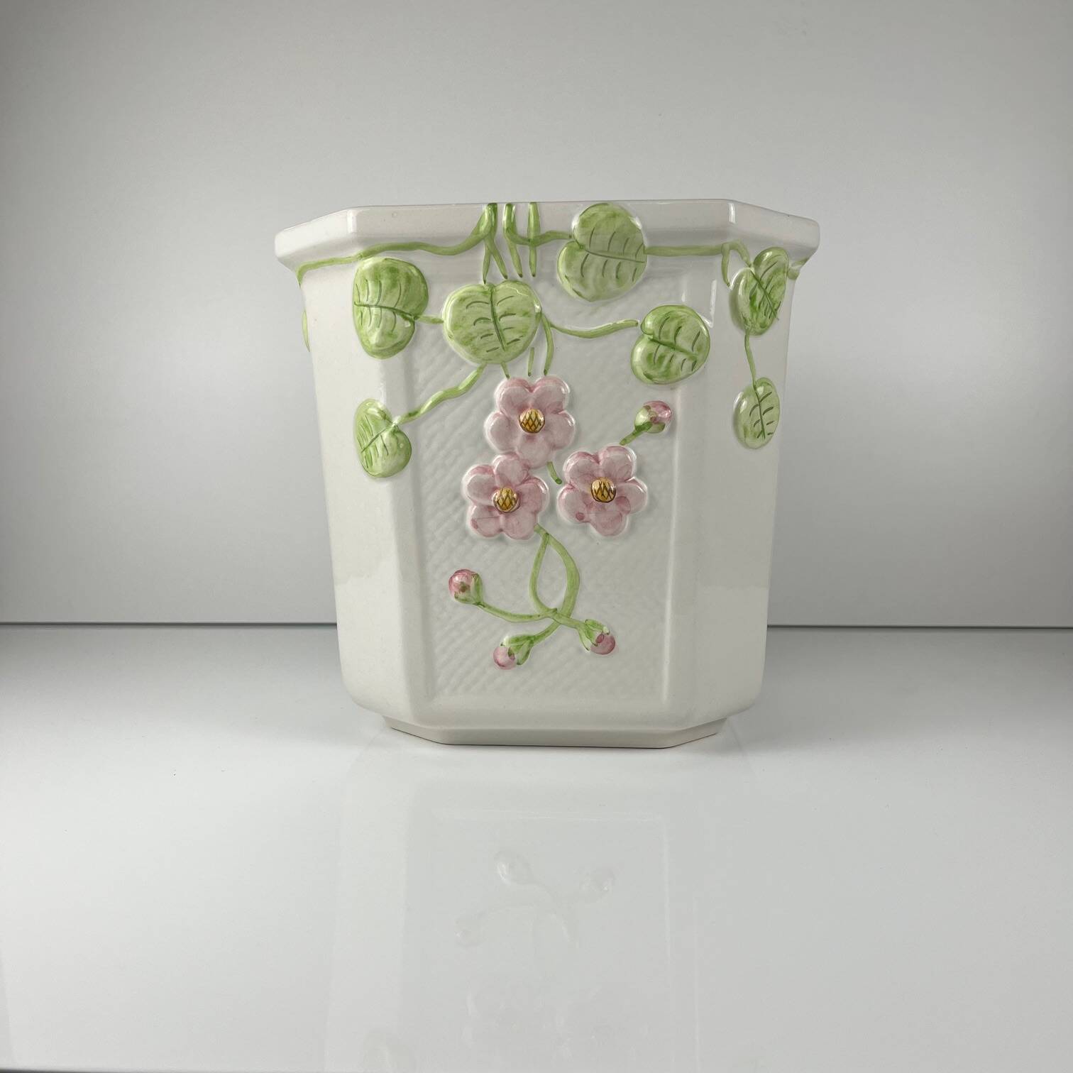 Ceramic flowerpot with relief, Martan, Portugal, 1960/80