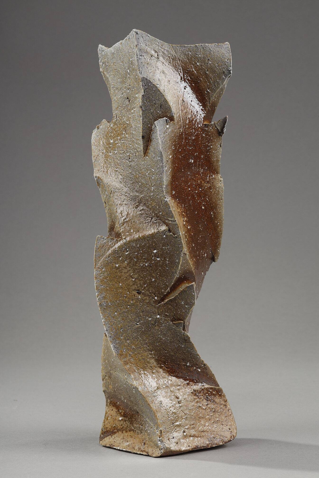 Soliflore Bizen pottery sculpture from Mori Taiga, Japan