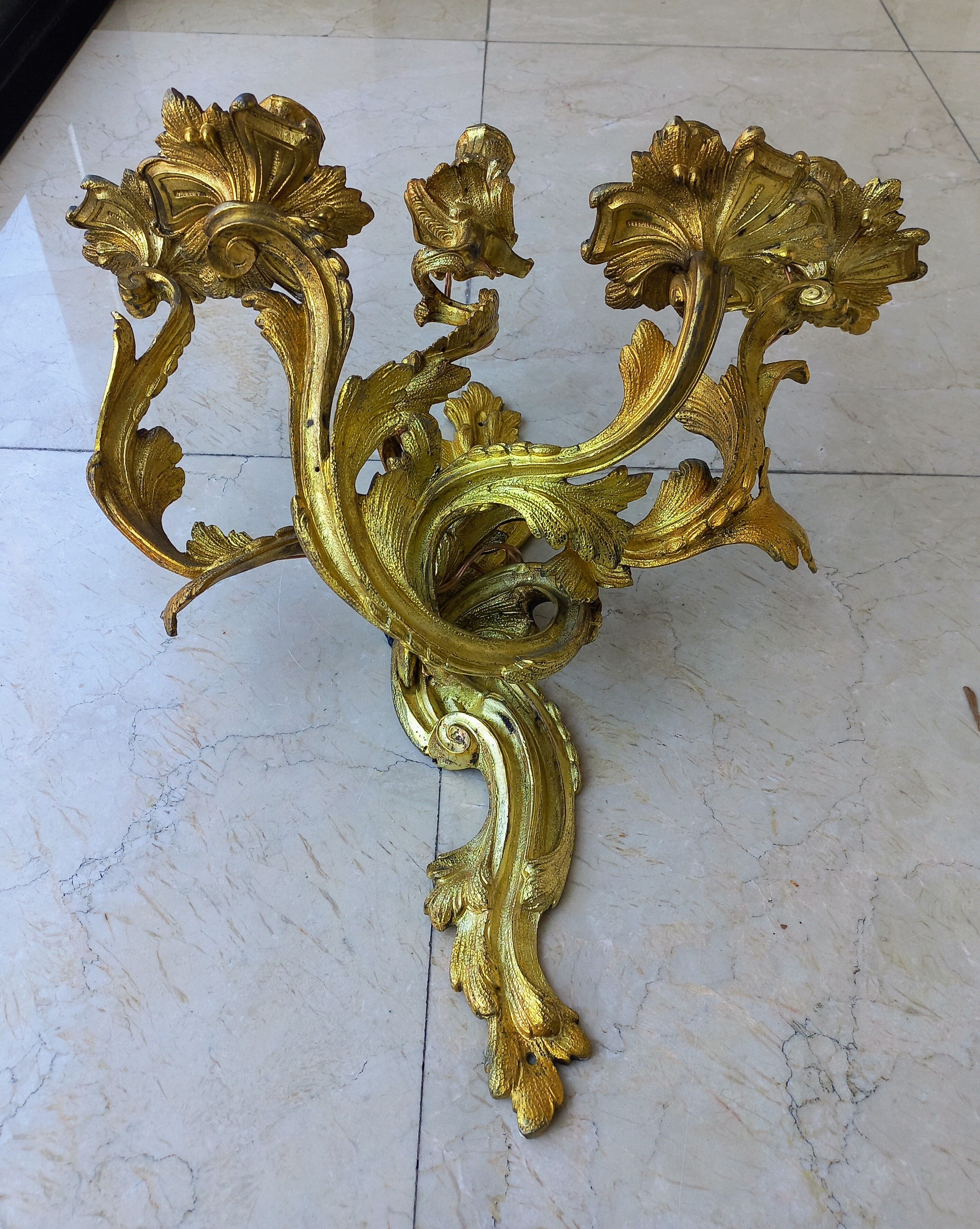 Paire d'appliques murales Louis XV en bronze