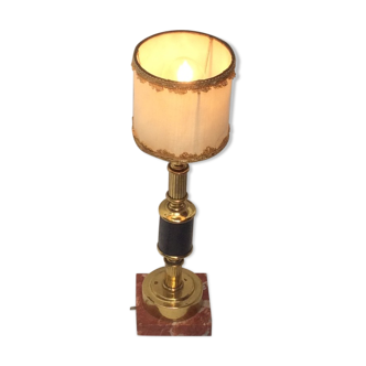 Lamp to rest on marble base with lampshade dimension: height -32 cm- base -9x9 cm-