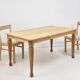 Table en chêne clair avec des pieds anciens