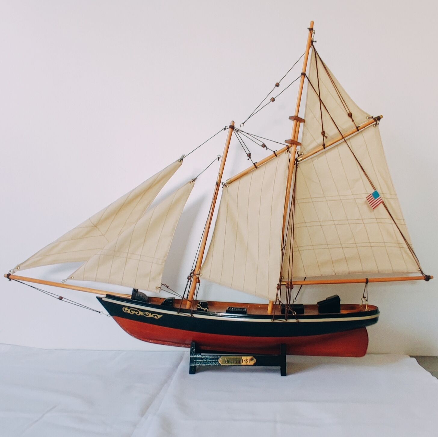 Model of nautical sailboat America 1851
